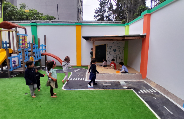 patio jardín infantil